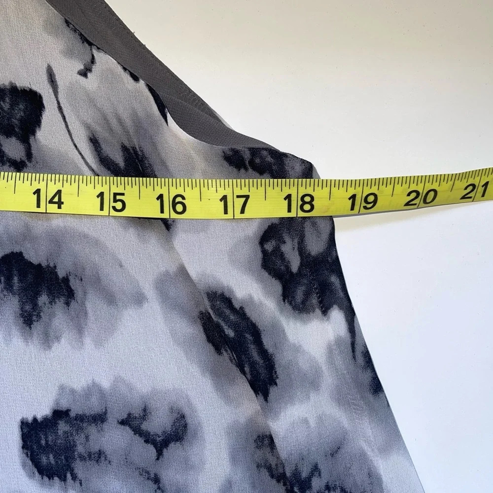 ASTR The Label White & Gray Watercolor Floral Print Shift Dress Small Women’s - Picture 8 of 12
